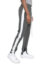 Cargar imagen en el visor de la galería, SINGLE STRIPE ANKLE ZIPPER TRACK PANTS