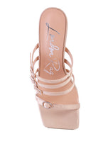 Cargar imagen en el visor de la galería, NYLE PLATFORM HEELED SANDALS