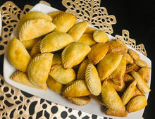 Load image into Gallery viewer, 2-in-1 Dough Press. Dumpling Empanada Maker