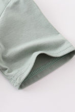 Cargar imagen en el visor de la galería, Green I love mom embroidery boy set