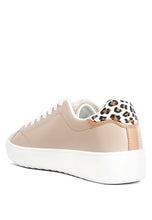 Cargar imagen en el visor de la galería, Dory Metallic Accent Sneakers