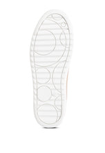 Cargar imagen en el visor de la galería, Dory Metallic Accent Sneakers