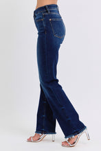 Cargar imagen en el visor de la galería, Judy Blue Full Size Raw Hem Straight Leg Jeans