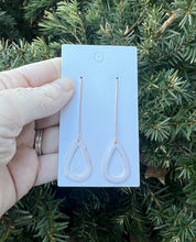 Load image into Gallery viewer, White Gold Teardrop Threader Minimalist Earrings