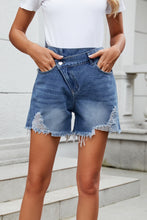 Cargar imagen en el visor de la galería, Distressed Raw Hem Asymmetric Waist Denim Shorts