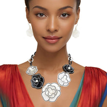 Load image into Gallery viewer, Collar 3D Black White Outlined Flower Necklace