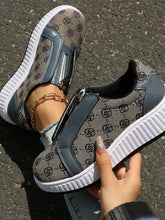 Cargar imagen en el visor de la galería, Floral Round Toe Sneakers with Zip
