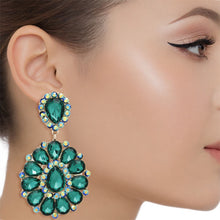 Cargar imagen en el visor de la galería, Clip On Brilliant Green Teardrop Crystal Earrings