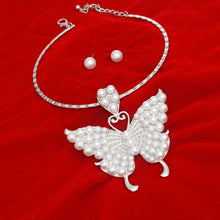 Cargar imagen en el visor de la galería, Choker Silver Pearl Butterfly Pendant Necklace