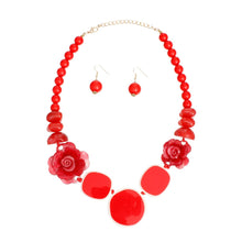 Cargar imagen en el visor de la galería, Beaded Artistic Red Flower Statement Necklace