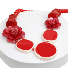 Cargar imagen en el visor de la galería, Beaded Artistic Red Flower Statement Necklace