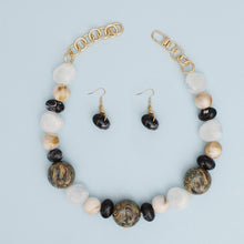 Cargar imagen en el visor de la galería, Beaded Black White Dreamy Oceanic Chunky Necklace