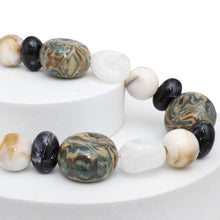 Cargar imagen en el visor de la galería, Beaded Black White Dreamy Oceanic Chunky Necklace