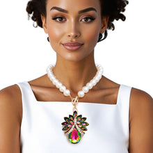 Cargar imagen en el visor de la galería, Toggle Pearl and Pink Green Glass Pendant Necklace