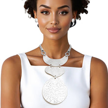 Cargar imagen en el visor de la galería, Pendant Oversized Silver Textured Bold Necklace