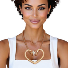 Cargar imagen en el visor de la galería, Pendant Gold Mesh Chain Chunky Heart Necklace
