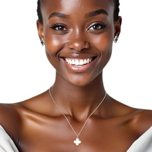 Cargar imagen en el visor de la galería, Pendant Vintage White Quatrefoil Silver Necklace