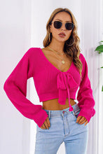 Cargar imagen en el visor de la galería, Bow V-Neck Long Sleeve Cropped Sweater