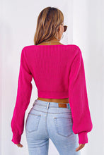 Cargar imagen en el visor de la galería, Bow V-Neck Long Sleeve Cropped Sweater