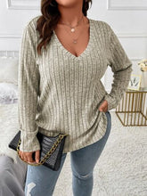 Cargar imagen en el visor de la galería, Plus Size V-Neck Long Sleeve T-Shirt