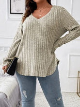 Cargar imagen en el visor de la galería, Plus Size V-Neck Long Sleeve T-Shirt