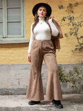 Cargar imagen en el visor de la galería, Plus Size Pocketed Flare Pants