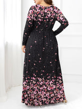 Cargar imagen en el visor de la galería, Plus Size Round Neck Maxi Dress with Pockets