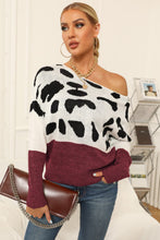 Cargar imagen en el visor de la galería, Full Size Two-Tone Boat Neck Sweater