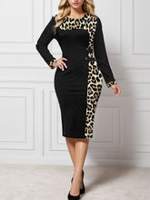 Cargar imagen en el visor de la galería, Plus Size Leopard Round Neck Long Sleeve Dress