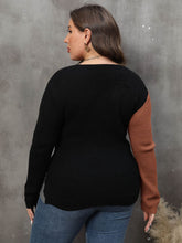 Cargar imagen en el visor de la galería, Plus Size Two-Tone Surplice Neck Sweater