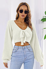 Cargar imagen en el visor de la galería, Bow V-Neck Long Sleeve Cropped Sweater