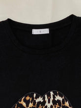 Cargar imagen en el visor de la galería, Conjunto de top y shorts con gráfico de labios de leopardo