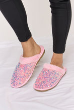 Cargar imagen en el visor de la galería, Forever Link Sequin Plush Round Toe Slippers