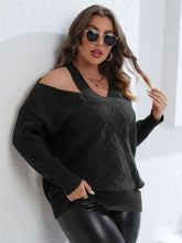 Cargar imagen en el visor de la galería, Plus Size Cutout V-Neck Sweater