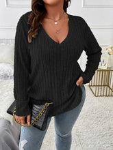 Cargar imagen en el visor de la galería, Plus Size V-Neck Long Sleeve T-Shirt