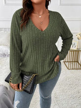 Cargar imagen en el visor de la galería, Plus Size V-Neck Long Sleeve T-Shirt