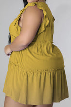 Cargar imagen en el visor de la galería, Plus Size V-Neck Frill Trim Mini Dress