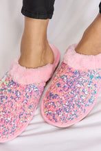 Cargar imagen en el visor de la galería, Forever Link Sequin Plush Round Toe Slippers
