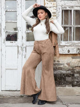 Cargar imagen en el visor de la galería, Plus Size Pocketed Flare Pants