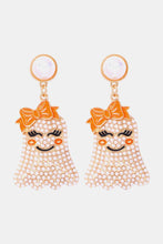 Load image into Gallery viewer, Smiling Ghost Shape Synthetic Pearl Earrings