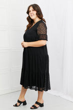 Cargar imagen en el visor de la galería, P & Rose Lovely Lace Full Size Tiered Dress