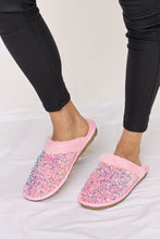 Cargar imagen en el visor de la galería, Forever Link Sequin Plush Round Toe Slippers