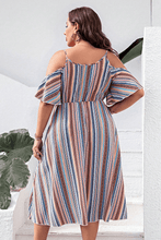 Cargar imagen en el visor de la galería, Plus Size Striped Cold-Shoulder Dress