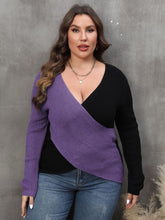 Cargar imagen en el visor de la galería, Plus Size Two-Tone Surplice Neck Sweater