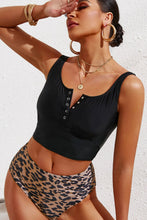 Cargar imagen en el visor de la galería, Conjunto de tankini con cuello cuadrado y medio broche