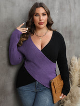 Cargar imagen en el visor de la galería, Plus Size Two-Tone Surplice Neck Sweater