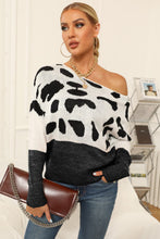Cargar imagen en el visor de la galería, Full Size Two-Tone Boat Neck Sweater