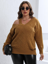 Cargar imagen en el visor de la galería, Plus Size Cutout V-Neck Sweater