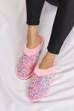 Cargar imagen en el visor de la galería, Forever Link Sequin Plush Round Toe Slippers