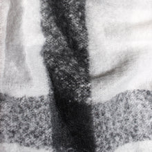 Cargar imagen en el visor de la galería, Fringe Poncho Poly Black Plaid Long Zip for Women